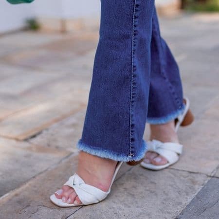 Calça Flare Jeans Cintura Alta com Lycra